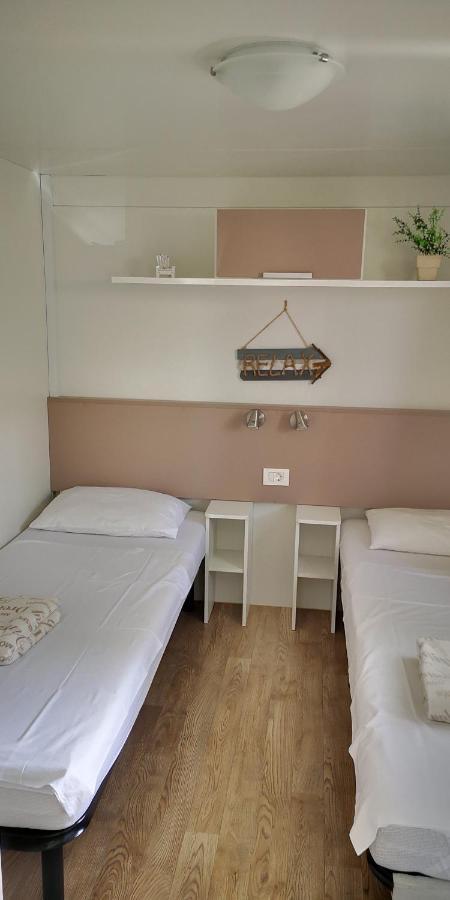 Mobile Home Lux Otok Murter Jezera Εξωτερικό φωτογραφία