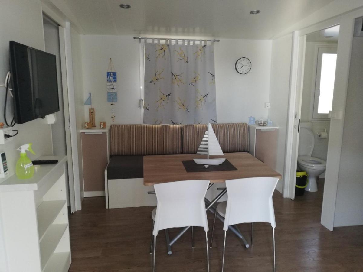Mobile Home Lux Otok Murter Jezera Εξωτερικό φωτογραφία